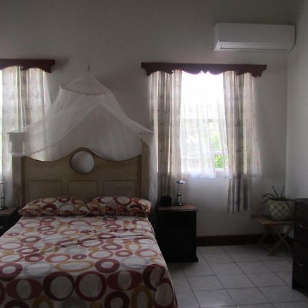 Delightful 4Bed Modern Villa With Wifi โกรส อิส์ลีต ภายนอก รูปภาพ