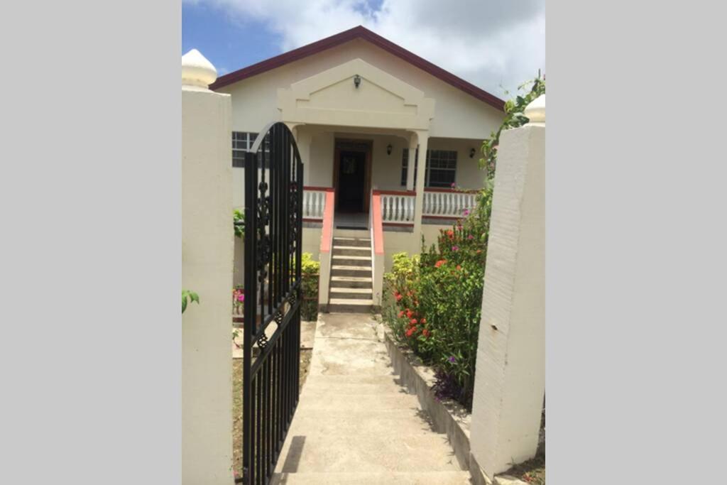 Delightful 4Bed Modern Villa With Wifi โกรส อิส์ลีต ภายนอก รูปภาพ