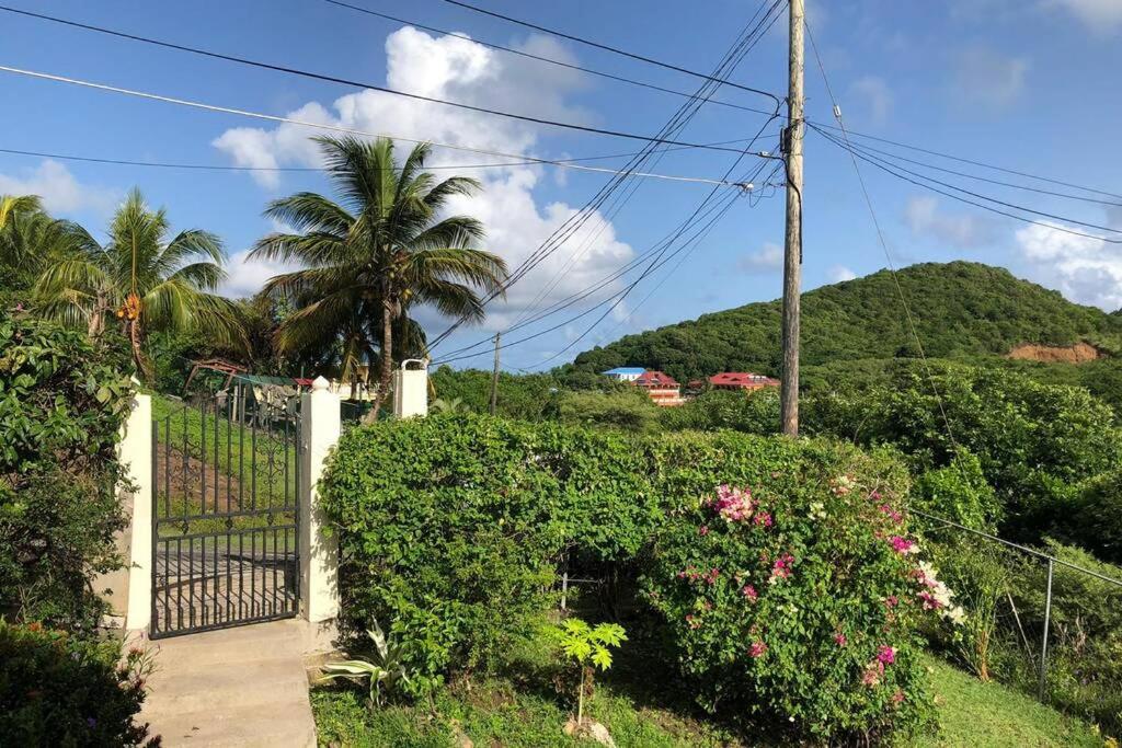 Delightful 4Bed Modern Villa With Wifi โกรส อิส์ลีต ภายนอก รูปภาพ