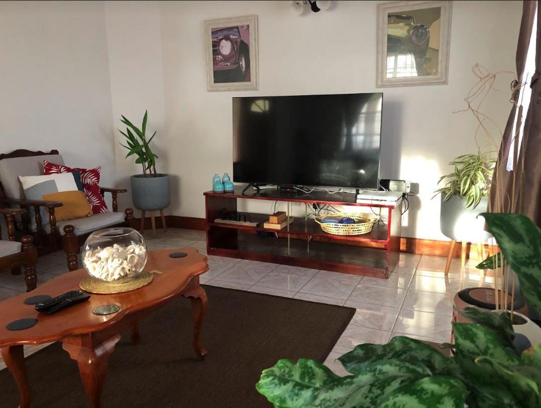 Delightful 4Bed Modern Villa With Wifi โกรส อิส์ลีต ภายนอก รูปภาพ