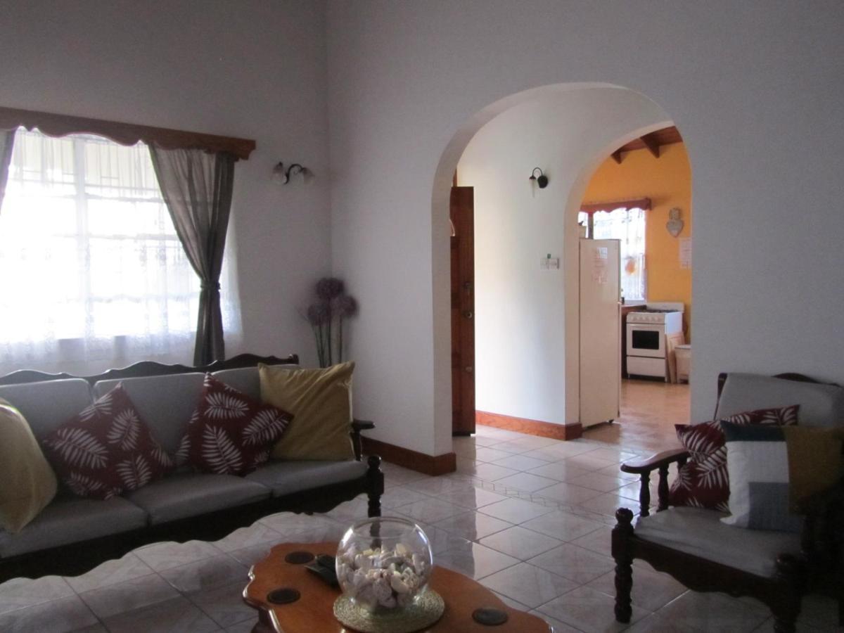 Delightful 4Bed Modern Villa With Wifi โกรส อิส์ลีต ภายนอก รูปภาพ